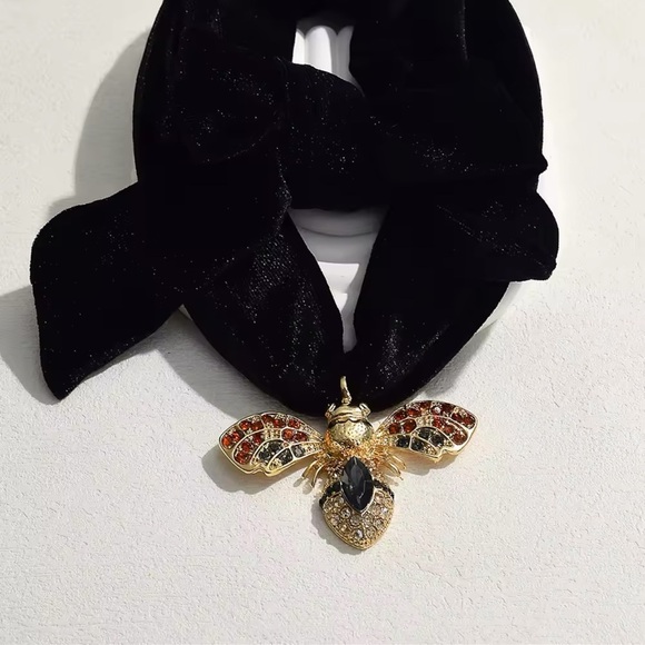 Black Velvet Ribbon Necklace with Jeweled Bee Pendant - Picture 3 of 17